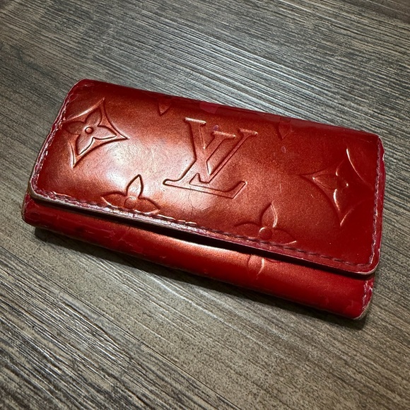 Authentic Louis Vuitton Vernis Red 4 Key Holder LV Monogram Patent Leather M4 - Picture 3 of 14
